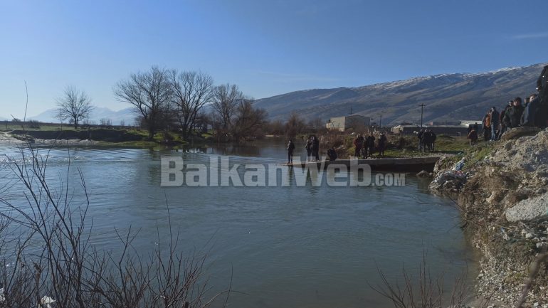 “MAKINA RRËSHQITI DHE RA NË LUMË”/ Detaje nga aksidenti tragjik ku humbën jetën dy elektricistët në Gjirokastër