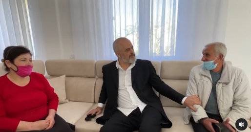 “GOMARI, UJKU DHE ARUSHI POLAR”/ Rama poston VIDEON epike në Instagram