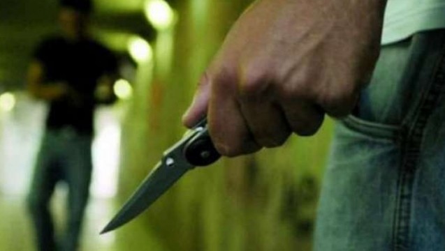 PLAGOSJE GJATË NATËS NË ASTIR/ Goditet me thikë 30-vjeçari në kurriz dhe krahë