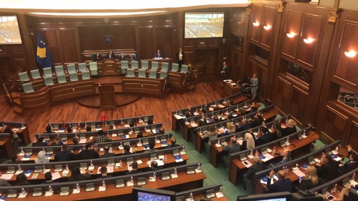 PREMTIMET PARA ZGJEDHJEVE NË KOSOVË/ Partitë të gjitha në një mendje: Do të rrisim rrogat