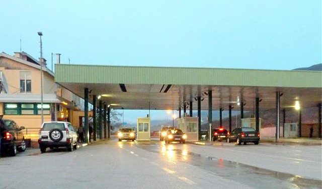 “RESPEKTONI RREGULLAT DHE BËNI TESTIN COVID”/ Greqia të hapë doganën e Kapshticës me kusht