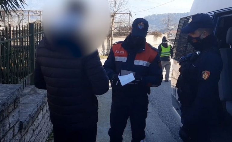 NUK RESPEKTOI RREGULLAT ANTI-COVID/ Gjobitet me 1 milionë lekë një subjekt në Lushnjë, organizoi ceremoni mortore