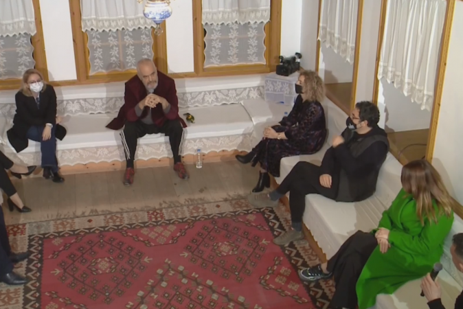 “VETËM NË GJIROKASTËR MUND TË BLIHEN DY BILETA PËR NJË AKTIVITTET”/ Rama: Propozoj që drejtorët e muzeve të jenë përmetarë