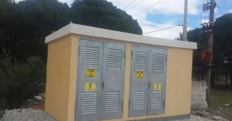 E RËNDË/ Ra në kontakt me rrymën elektrike, ndërron jetë 25-vjeçari në Shkozë