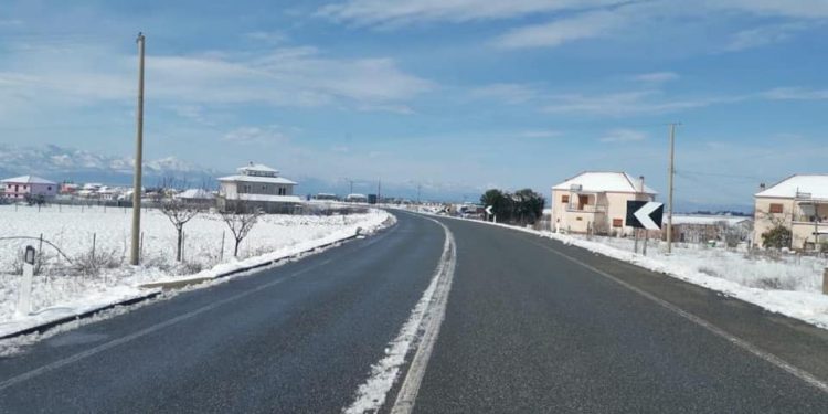 DËBORA ZBARDH SHQIPËRINË/ Situata aktuale në të gjitha rrugët, ja AKSET problematike