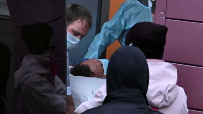 DISA MUAJ PAS HELMIMIT/ Vdes papritur mjeku i spitalit në Siberi ku u shtrua Navalny