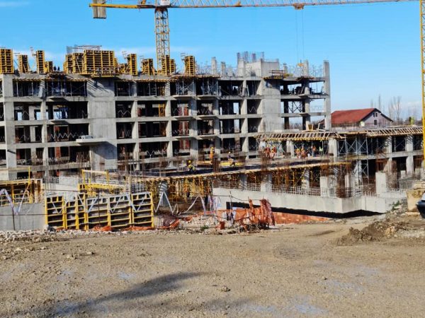 NXJERR PAMJET NGA KURBINI/ Ahmetaj: Për dy muaj do të strehohen 160 familjet e para. Ja kur FINALIZOHET projekti