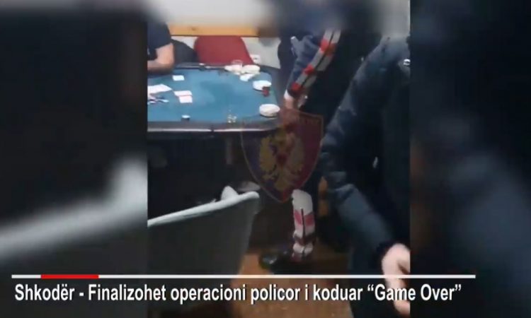 KOKAINË DHE PORKER/ Policia kap mat dy shkodranët në lokal, iu sekuestrohet një sasi e konsiderueshme parash (VIDEO)
