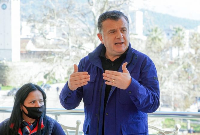 TAKIM ME VAJZA DHE GRA SIPËRMARRËSE NË ELBASAN/ Balla: PS, e vetmja parti që i dha gruas dinjitetin e merituar