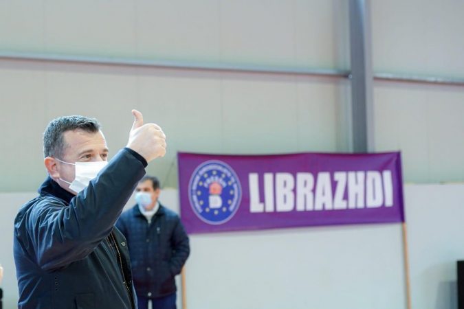 TAKIM ME VOTUESIT PËR HERË TË PARË NË LIBRAZHD/ Balla: Të rinjtë e dinë se sot s’ta merr dot hakun askush