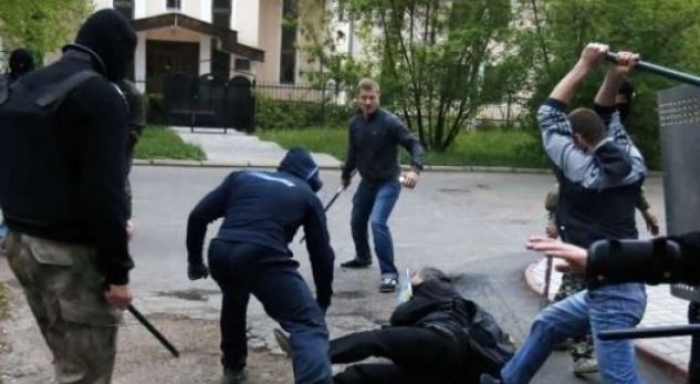 PLAS SHERRI NË TIRANË/ Policia jep detajet: 6 persona dhunuan dhe sende të forta një 27-vjeçar