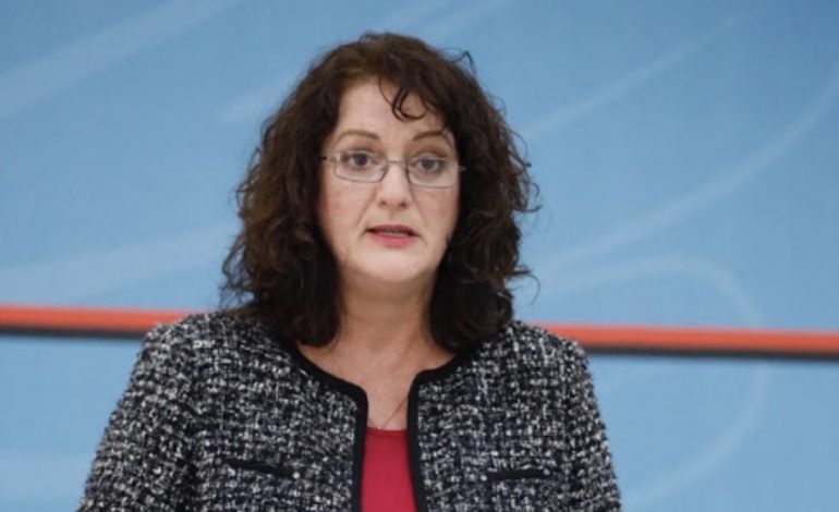 JEP PËRGJIGJEN/ Fico: A mund të vaksinohet një person me 2 doza të ndryshme?