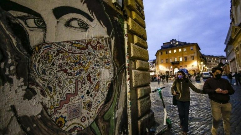 PANDEMIA/ Italia shtrëngon masat, kryeministri Draghi: Jemi në mesin e një vale të re të COVID-19