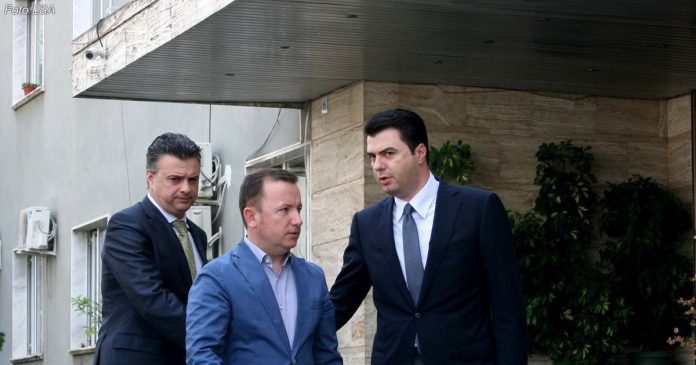 BASHA VIJON TË RIKTHEJË ISH-MINISTRAT E BERISHËS/ Eduard Halimi merr postin e rëndësishëm