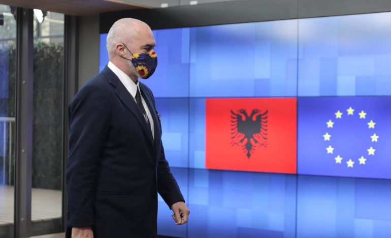 VIZITA NË BRUKSEL/ Rama nxjerr pamjet nga takimi me komisionerin e BE, Josep Borell dhe Varhelyi (FOTO)