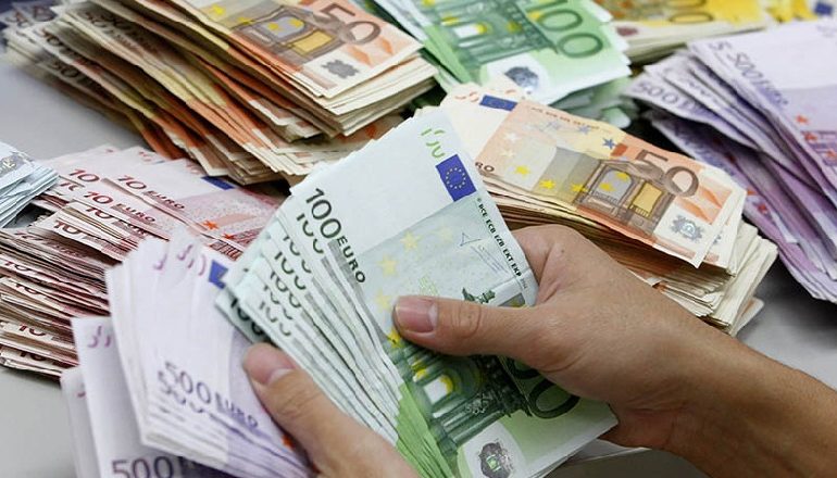 NDODH DHE KJO/ E mashtron dhe i merr 160 mijë lekë 45-vjeçares, shpallet në kërkim një grua në Tiranë