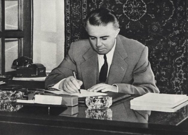 DOSSIER/ Fjala e panjohur e Enver Hoxhës më 23 shkurt ‘73: Jo, shokë, ne nuk duhet të ndjekim ‘rrugën e Evropës’…
