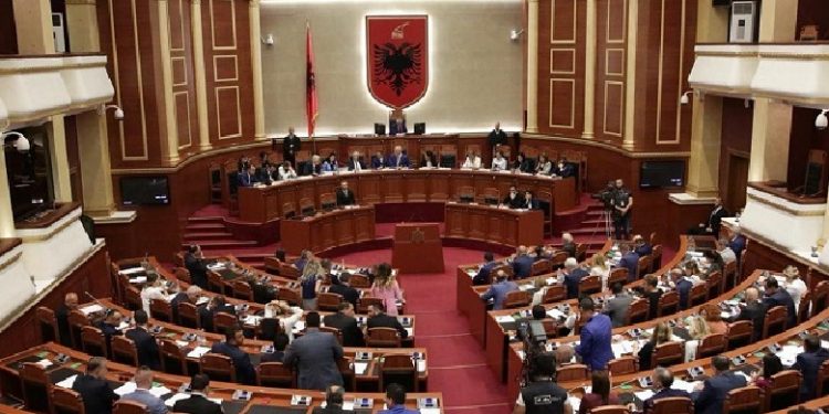 SOT KUVEND/ Në rend dite dekreti i presidentit për karrierën ushtarake dhe projektligji për…