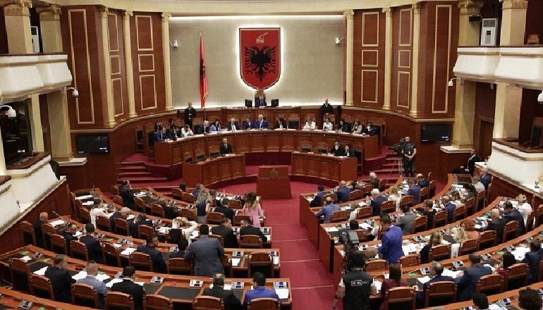 SOT KUVEND/ Pritet të miratohet akti normativ që i hap rrugë vaksinave ruse dhe kineze
