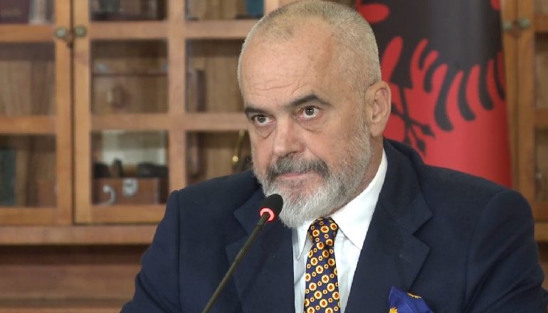 DIXHITALIZIMI I SHËRBIMEVE/ Rama: Shqiptarët kanë kursyer 4 mln euro dhe 472 vjet pritje në radha