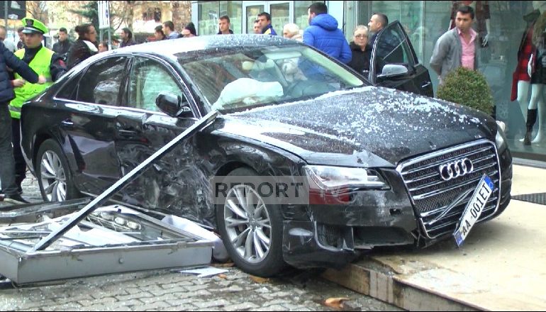 E RËNDË/ Makina përplas për vdekje këmbësorin në Kavajë
