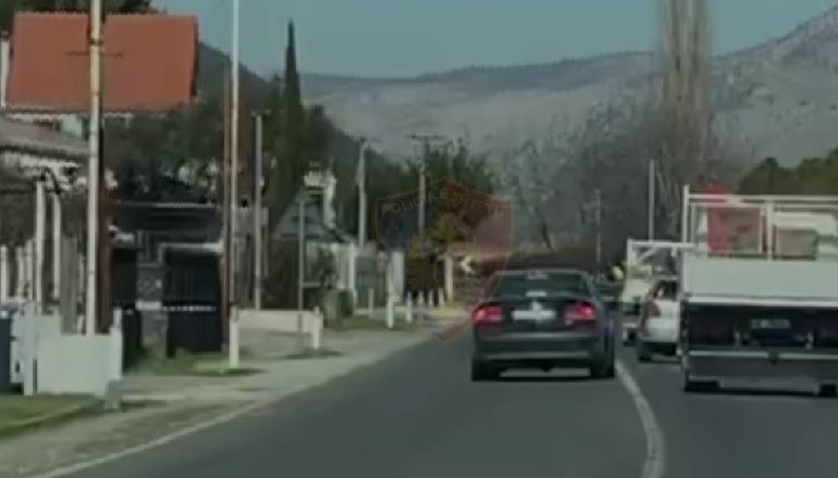 ME SHPEJTËSI TË LARTË E PA RRIP SIGURIMI/ Policia gjobit shoferët e pabindur