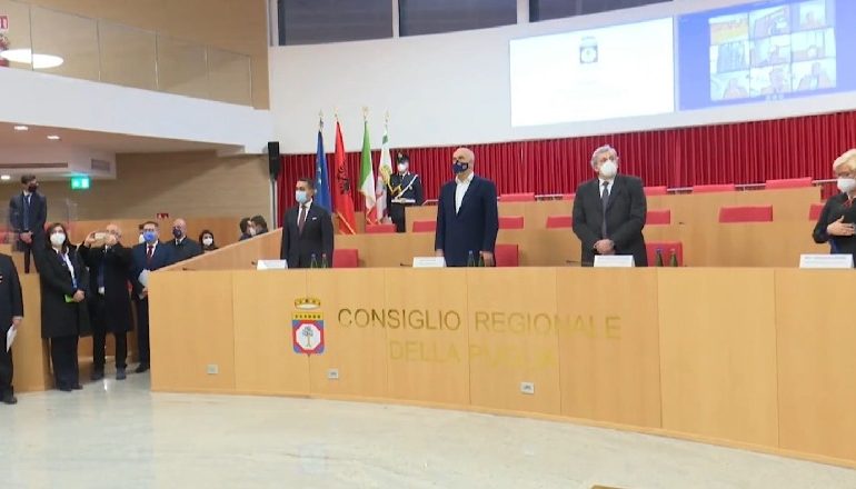 30 VITEE NGA EKSODI I SHQIPTARËVE NË ITALI/ Rama në Këshillin Rajonal të Puglia (VIDEO)