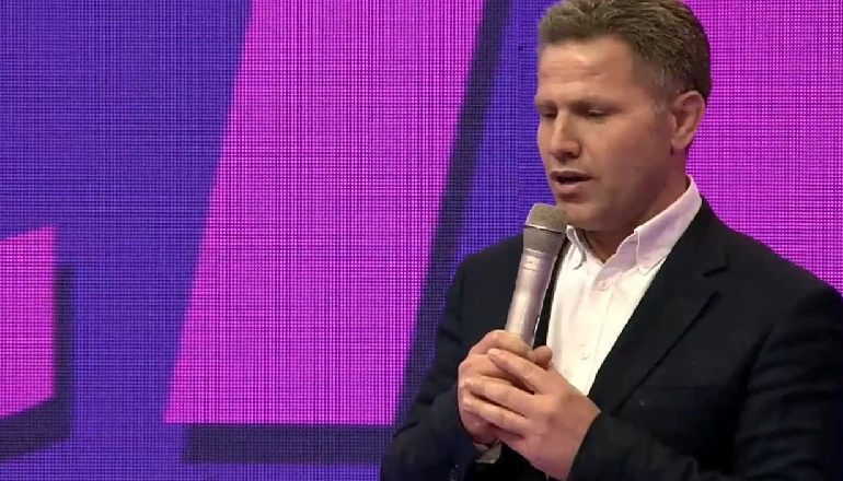 RAMA PREZANTON EMIGRANTIN E PARË KANDIDAT PËR DEPUTET/ Punonjës në bashkinë e Londrës: Jam frymëzuar nga Nënë Tereza