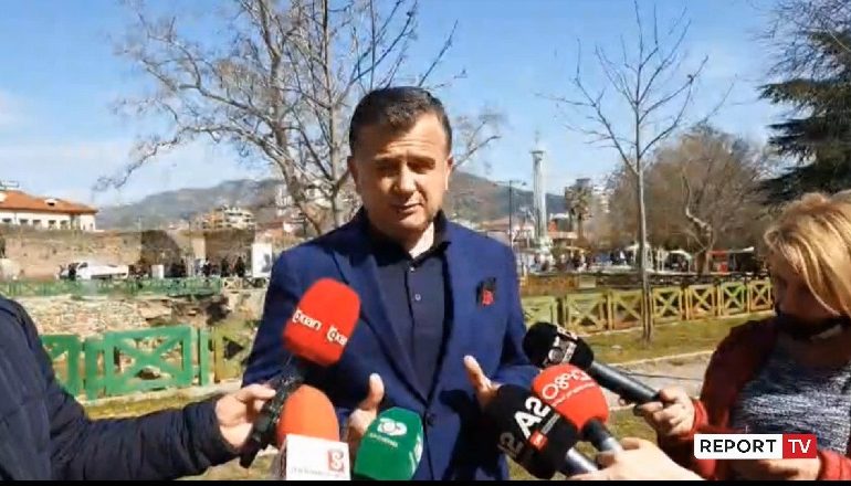 IRONIZON LISTËN E PD-SË/ Balla: Ç’kërkojnë bashkë, njëri poshtë e tjetri sipër Idrizi me Dulen, kë të…