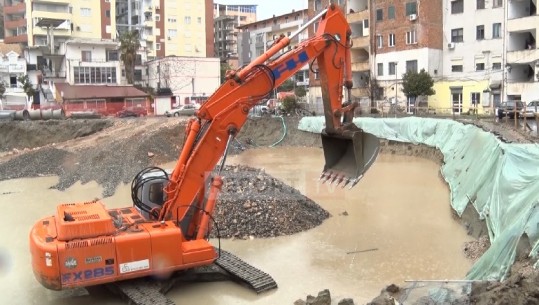 RRËSHQITJE DHERASH NË KANTIERIN E NDËRTIMIT NË LEZHË/ Inxhinieri Dedaj: Nuk ka rrezik për banorët (VIDEO)