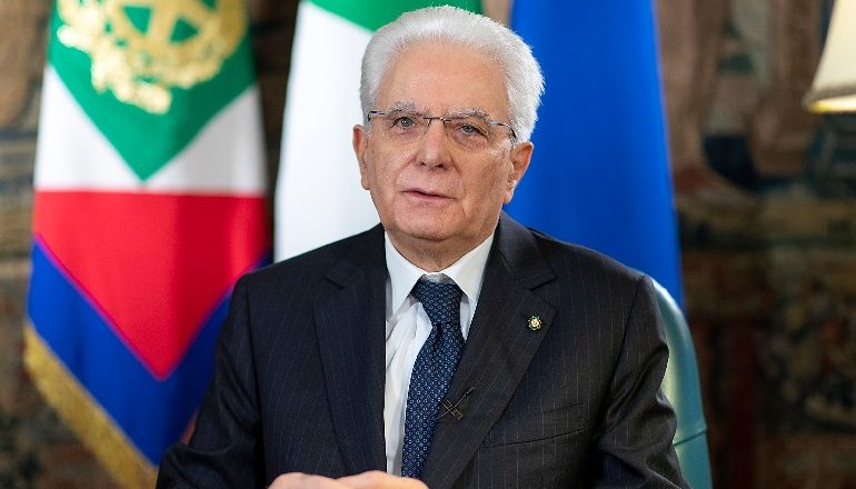 “TË SHKOJMË TA VRASIM”/ Kërcënuan presidentin italian pse mori vaksinën, nën hetim 11 persona, mes tyre 2 shqiptarë