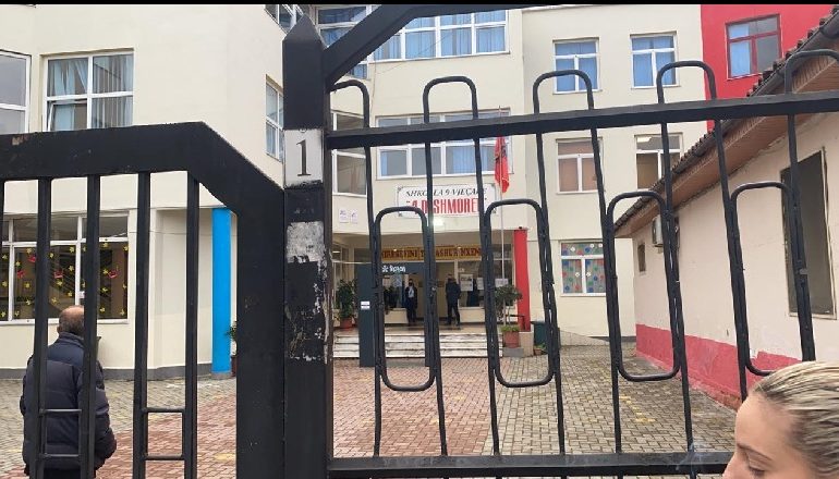 MBËRRITJA E 38400 TË DOZAVE “ASTRAZENECA”/ Sot nis vaksinimi i mësuesëve në shkollën 4 Dëshmorët në Tiranë