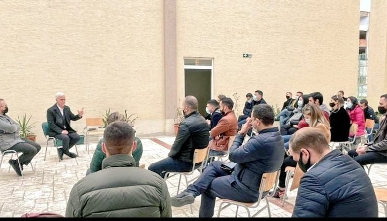 25 PRIILLI/ Fatmir Xhafaj fushatë krah të rinjve në Tiranë: Jeni beteja dhe prioriteti im i madh