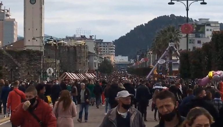 PAMJET SHOKUESE/ Qytetarët e Elbasanit harrojnë pandeminë, nuk respektohen masat anti-COVID