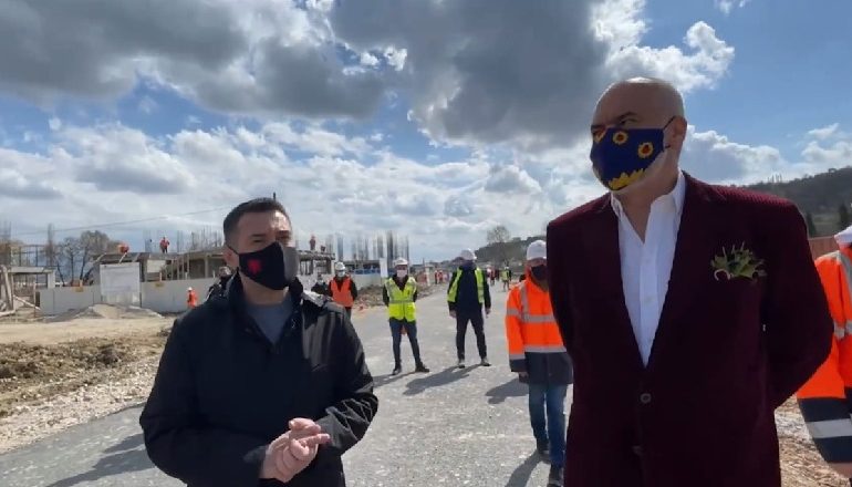 NË KANTIERIN E RINDËRTIMIT NË BUBQ/ Rama: Vijon puna pa pushim për të përfunduar deri në verë të gjitha shtëpitë