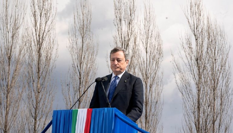 NË NDER TË VIKTIMAVE ME COVID-19/ Kryeministri Draghi viziton Bergamon: Ky vend është simbol i dhimbjes për të gjithë kombin