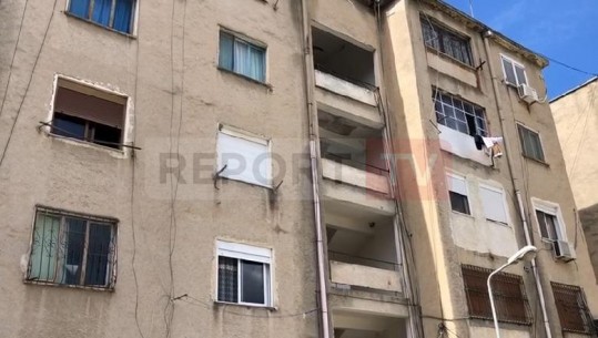 NGJARJA SHOKUESE NË VLORË/ Kush është gruaja që mbajti për disa ditë burrin e vdekur në shtëpi (EMRAT+VIDEO)