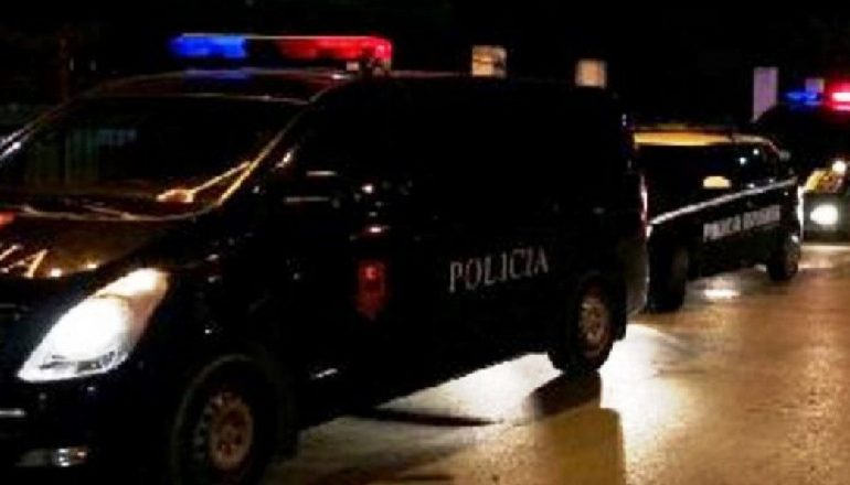AKSIDENT NË KORÇË/ Përplasen dy mjete. Një i lënduar, përfundon në spital