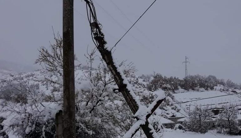 RESHJET E DËBORËS/ Mbi 30 fshatra në rrethin e Bulqizës pa energji elektrike prej ditësh