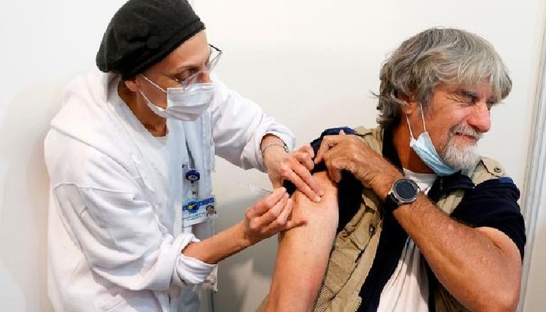 VAKSINIMI/ Vaksinat kundër COVID-19, thuajse asnjëherë efekte anësore serioze