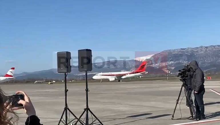 SIGURIMI I 1 MILIONË VAKSINAVE/ Mbërrin nga Turqia avioni me 192 mijë doza të vaksinës kineze