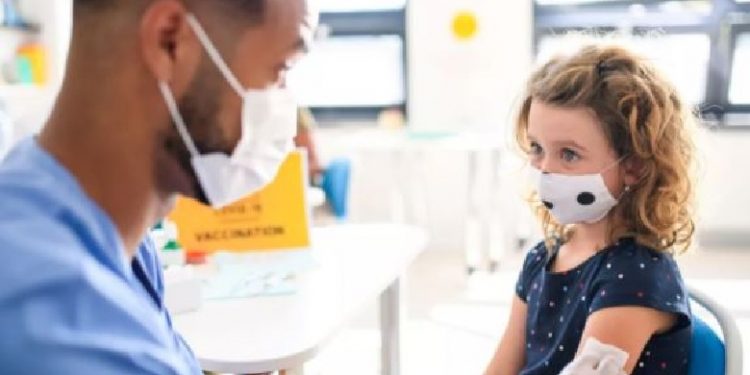 STUDIMI/ Vaksina anti-COVID e Pfizer është e sigurt tek fëmijët në këtë MOSHË