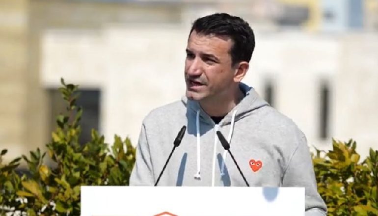LAGJA E RE NË KOMBINAT/ 10 familje firmosin kontratat e porosive, Veliaj: Zgjidhim problemin e strehimit