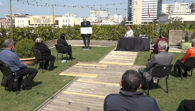 “NE REFLEKTOJMË NGA GABIMET”/ Rama: Nuk mund t’u besosh fatin atyre që tallen me të ardhmen tuaj