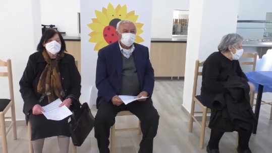NIS VAKSINIMI MASIV NË GJIROKASTËR/ Dozat e “Sinovac” shpërndahen në 7 bashkitë e qarkut