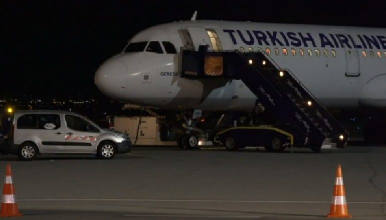 LAJM I MIR PËR KOSOVË/ Mbërrijnë dozat e para të vaksinave anti-COVID të AstraZeneca