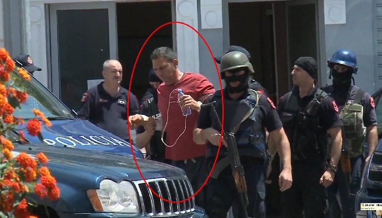 EKZEKUTUAN BABË E BIR NË ELBASAN/ Arrestohet Ardjan Çapja, shpallet në kërkim Florenc Çapja (DETAJET)