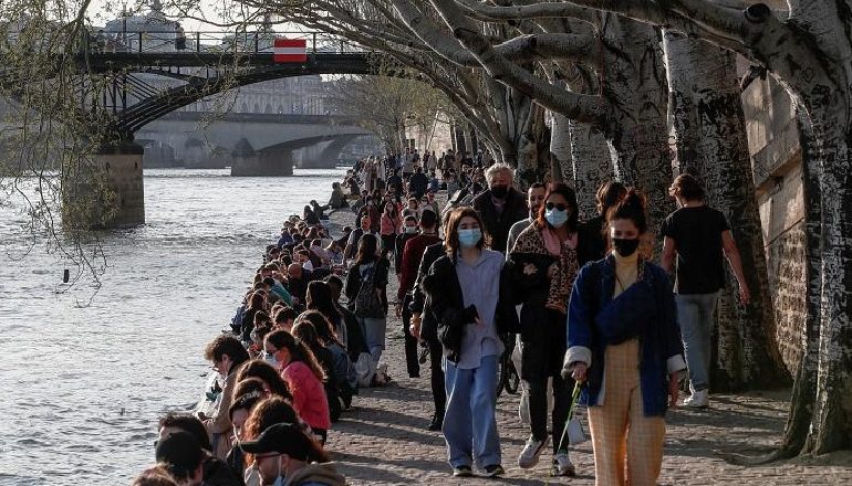 VALA E TRETË E KORONAVIRUSIT/ Mjekët francez frikë nga tejmbushja e spitaleve