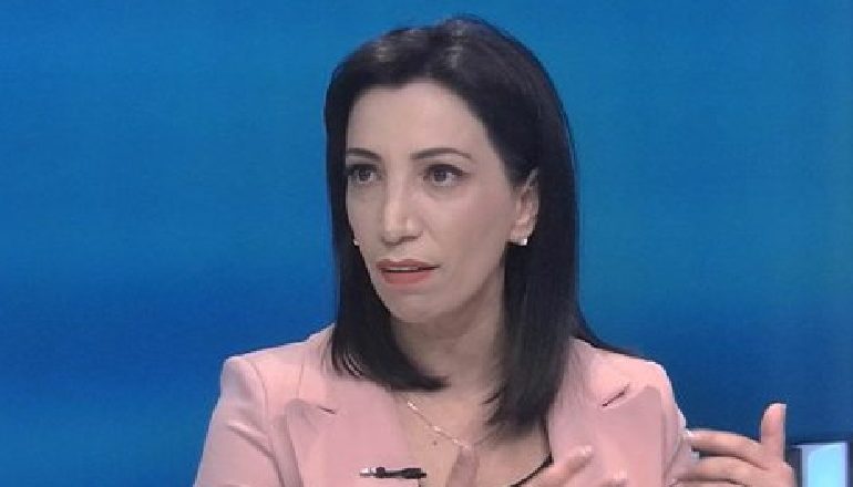 “I KEMI RIKTHYER DINJITETIN MËSUESVE”/ Kushi: Brenda mandatit të tretë i rrisin sërish pagat, këtë herë me 40%