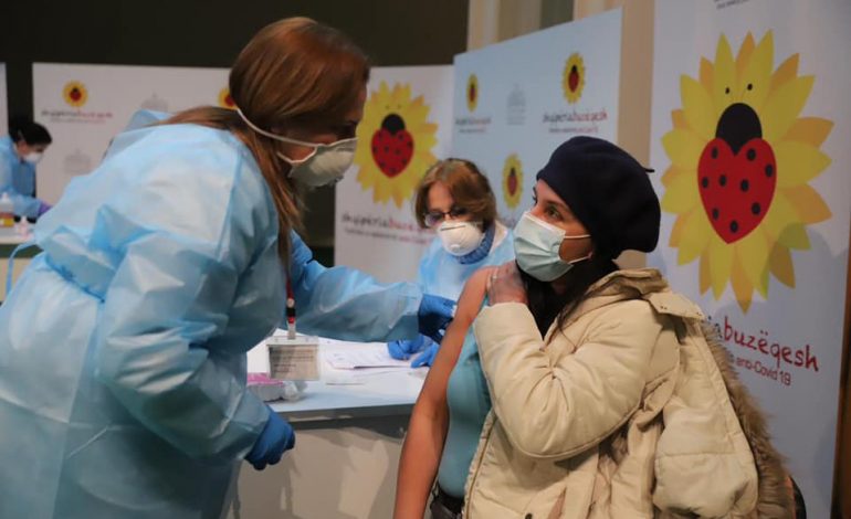 “JENA 1″/ Sot u vaksinuan edhe 200 mjekë të tjerë nga Kosova